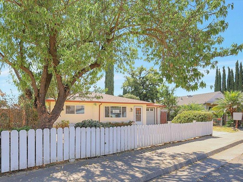 310 Bird St, Yuba City, CA 95991-3402