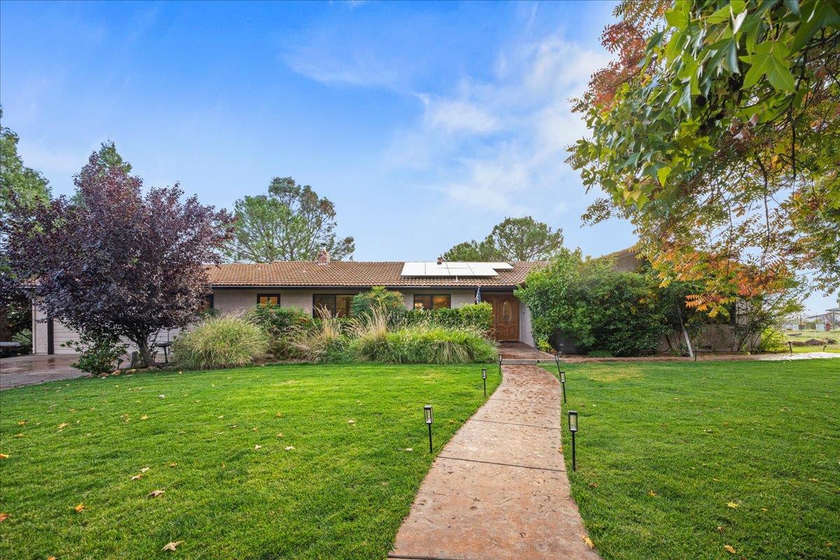 3900 Loma Dr, Shingle Springs, CA 95682-8795