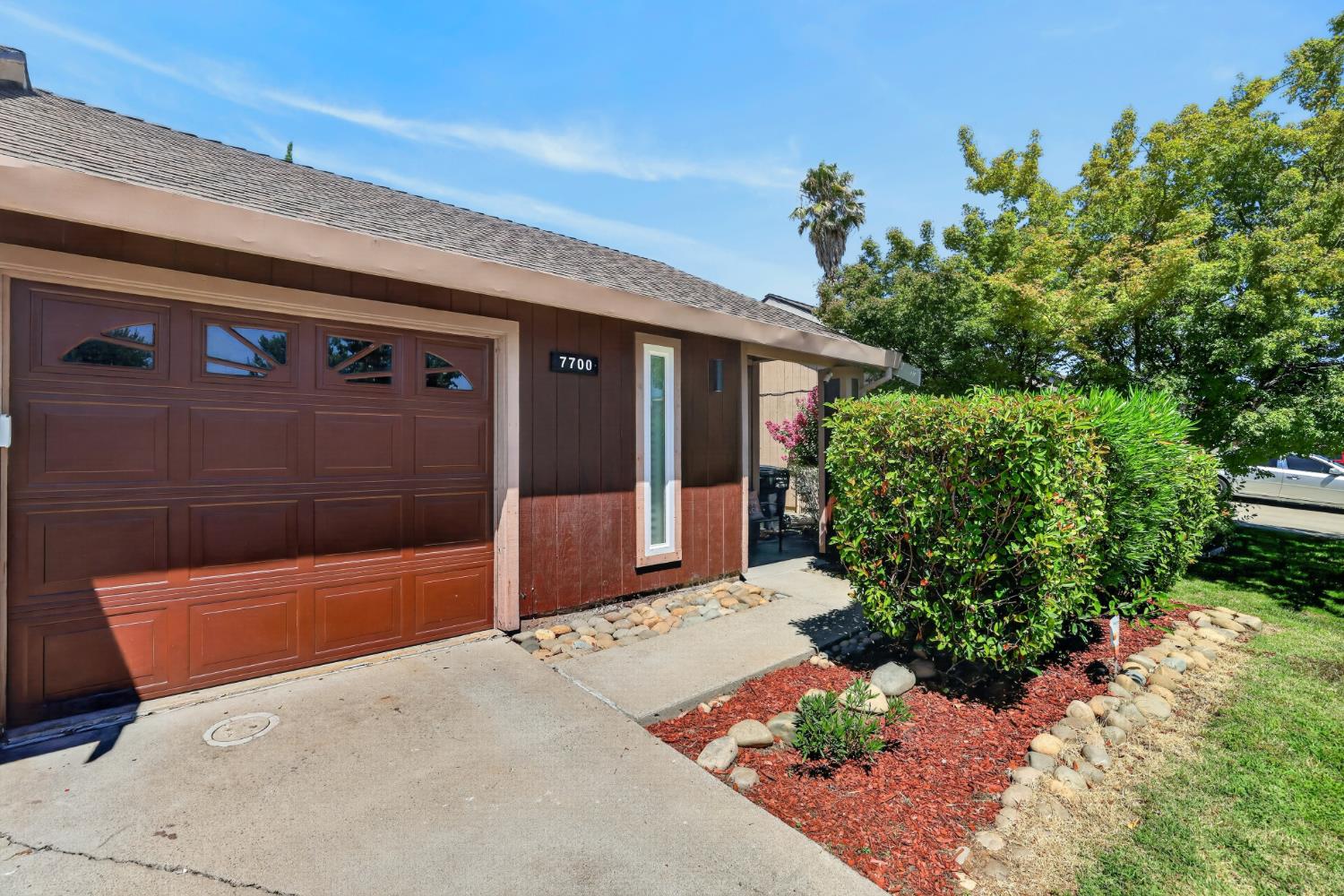 7700 Harvest Woods Dr, Sacramento, CA 95828-4858