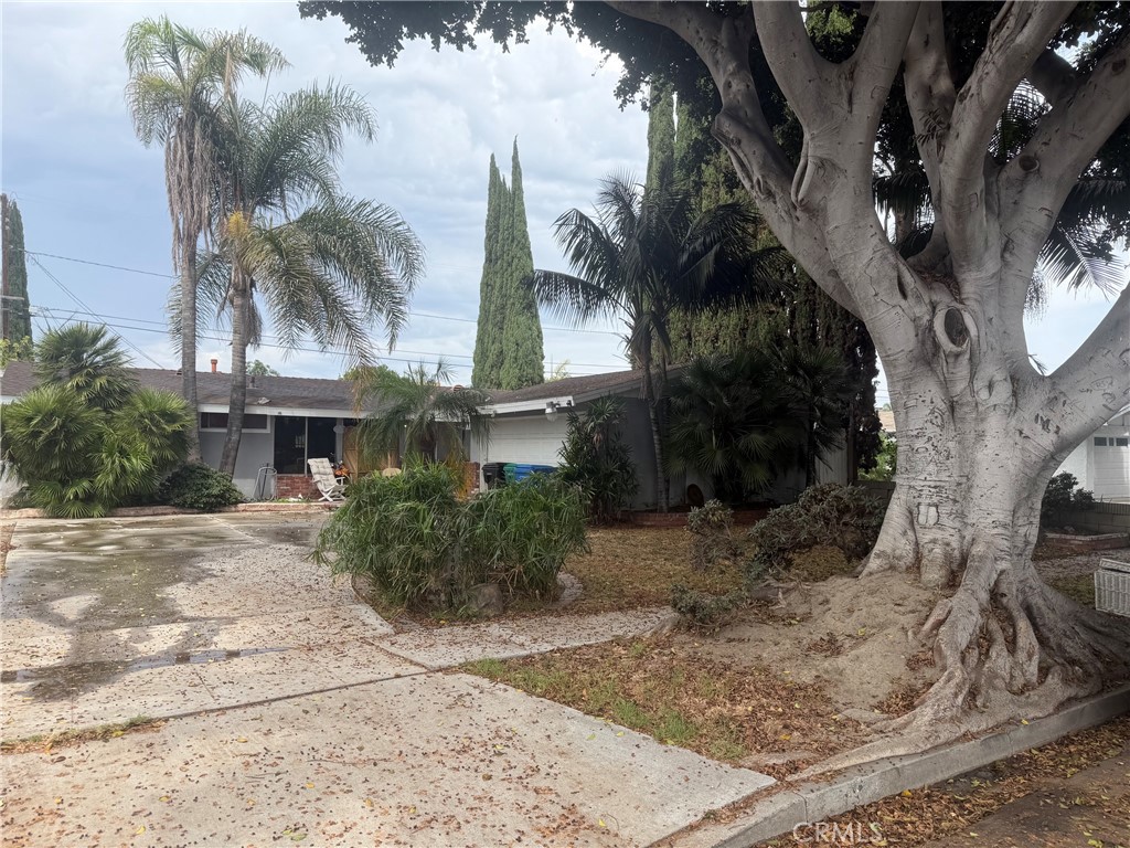 3405 E Harding