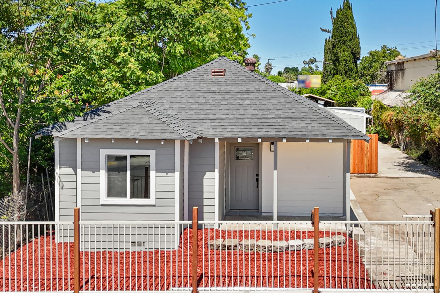 4901 Parker Ave, Sacramento, CA 95820-4018