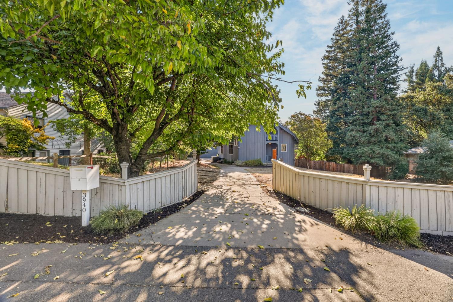 3940 Bannister Rd, Fair Oaks, CA 95628-6806