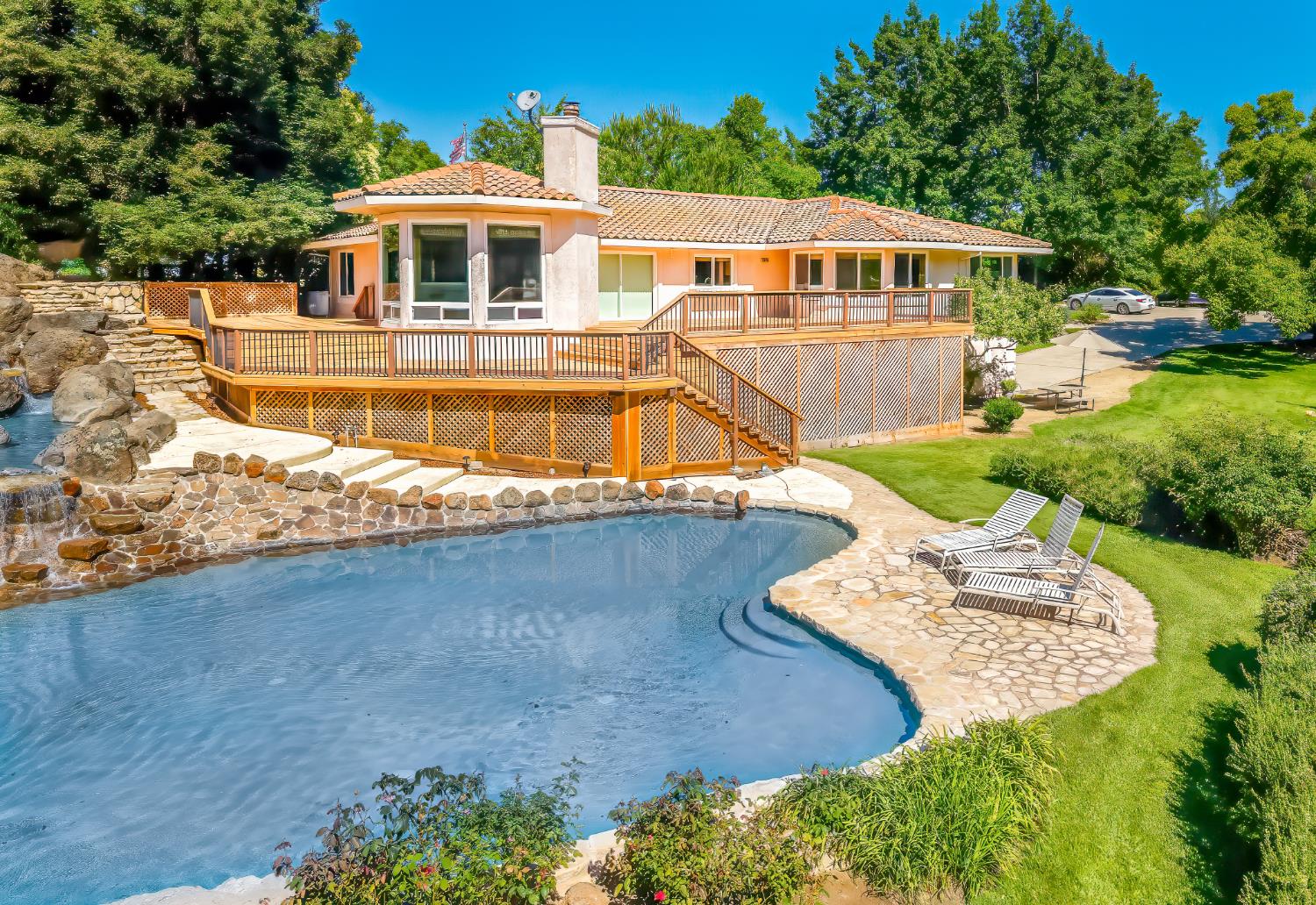8918 Oak View Dr, Oakdale, CA 95361-9253