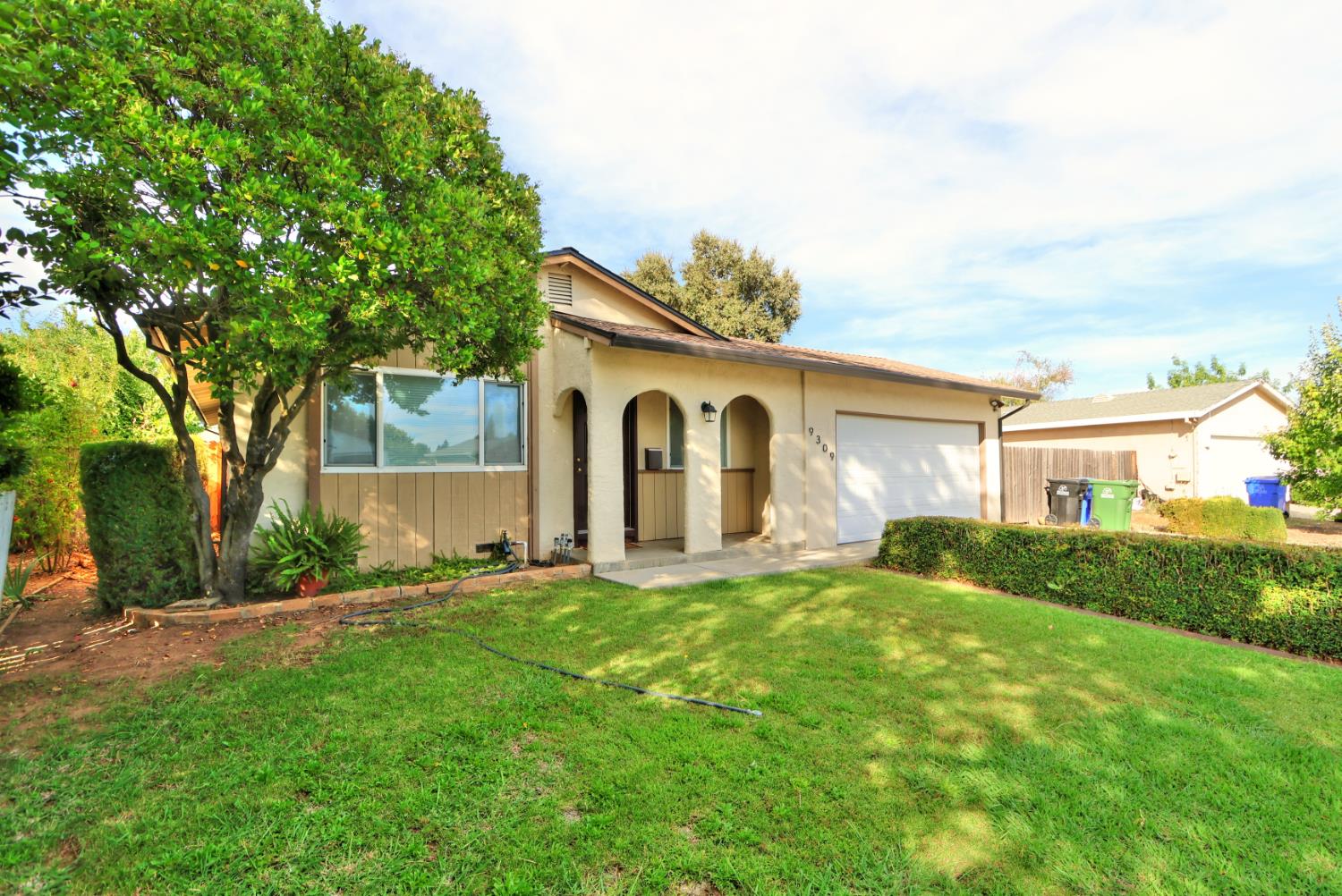 9309 Lujan Dr, Elk Grove, CA 95624-1618