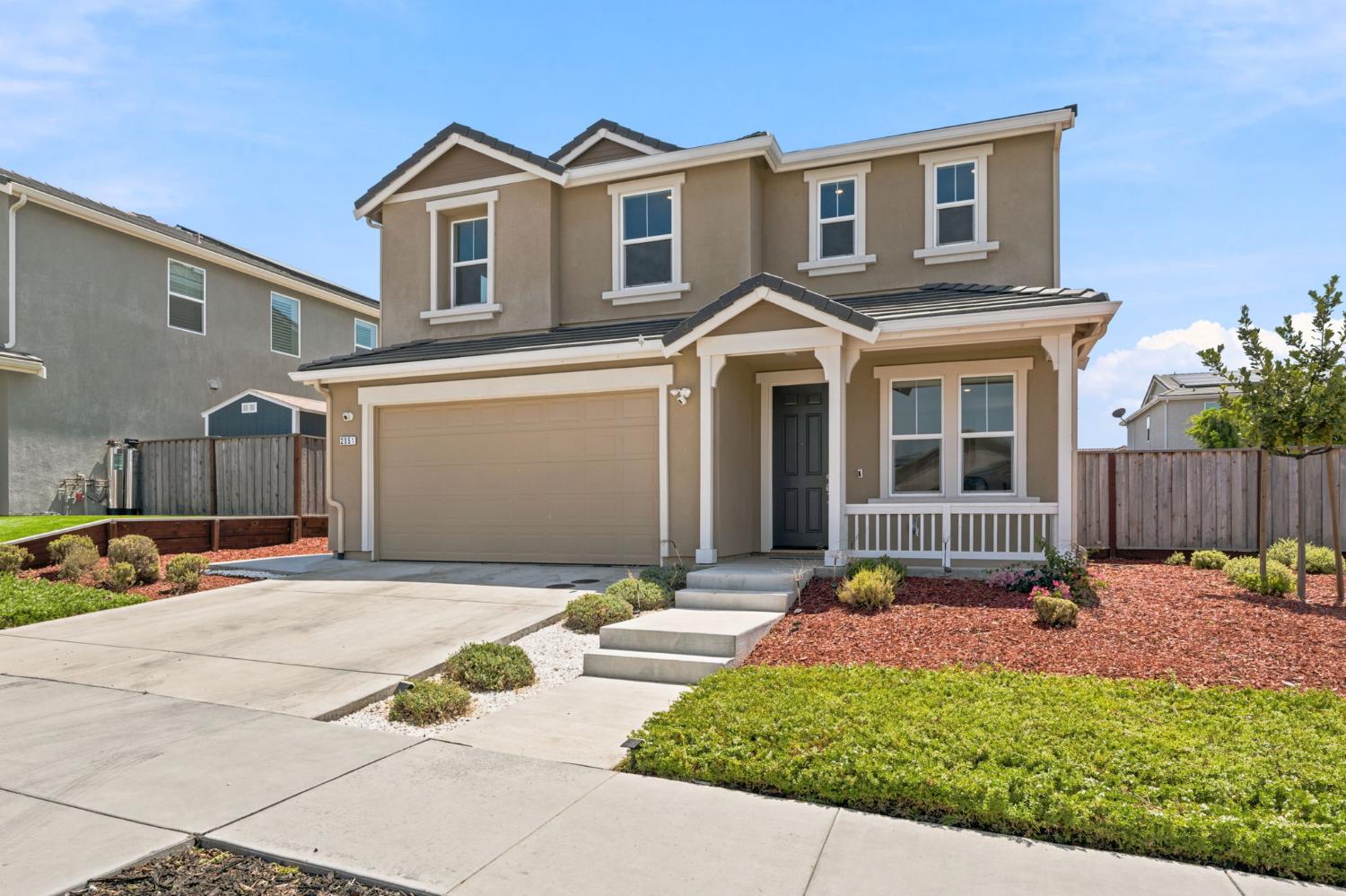 2051 Camden St, Hollister, CA 95023-6932