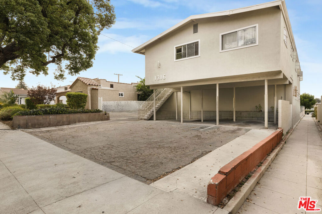 1316 Barrington Way