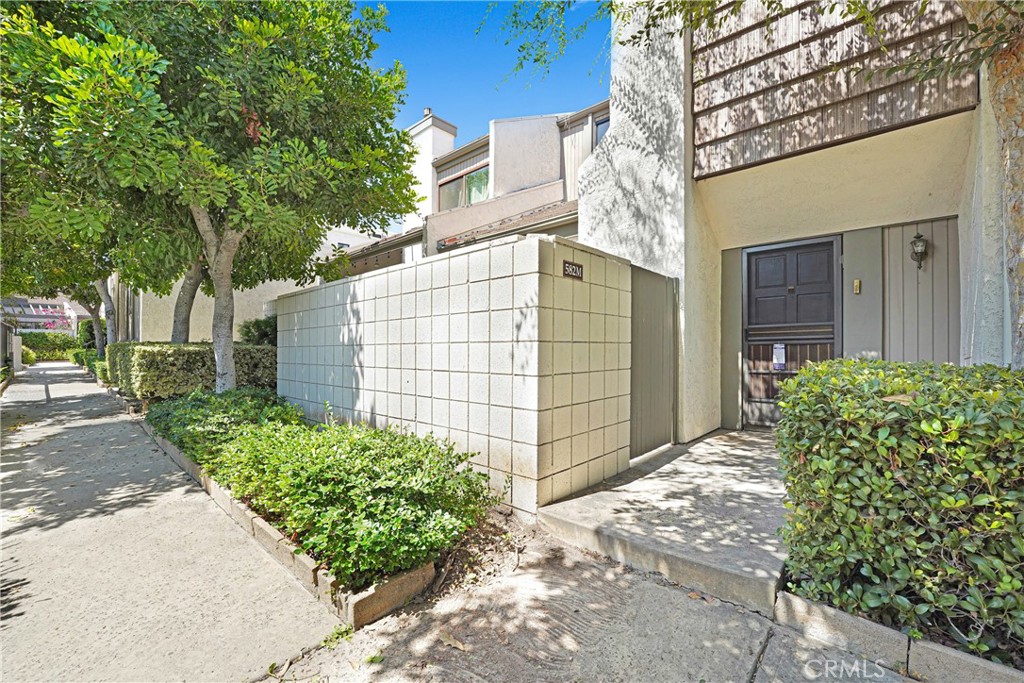 582 W Huntington Dr M