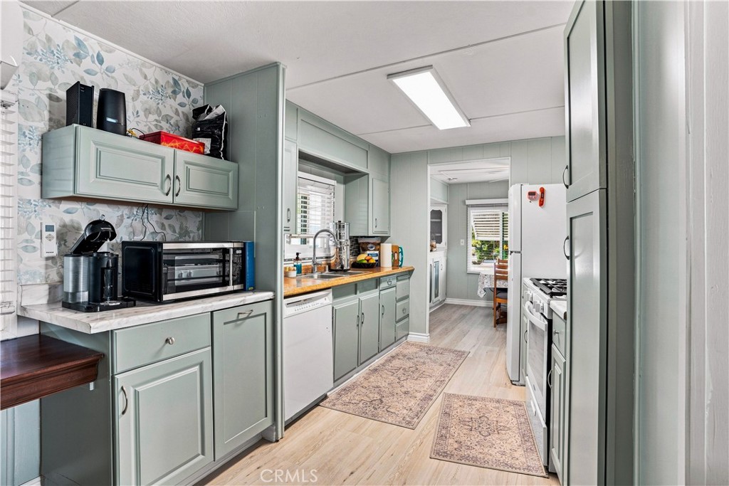 332 N. Lyon Avenue 67