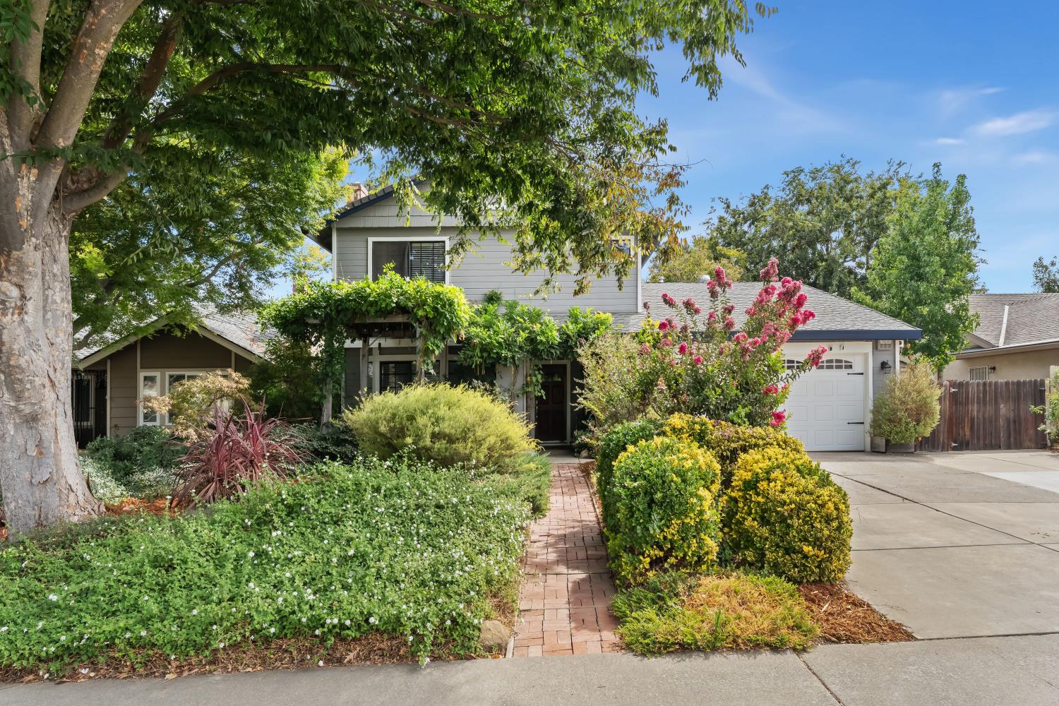 3140 Yarwood Way, Sacramento, CA 95833-2707