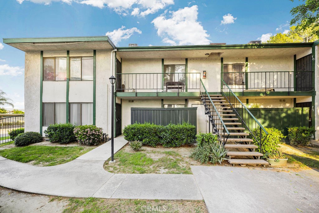 1735 E Washington F14 F14