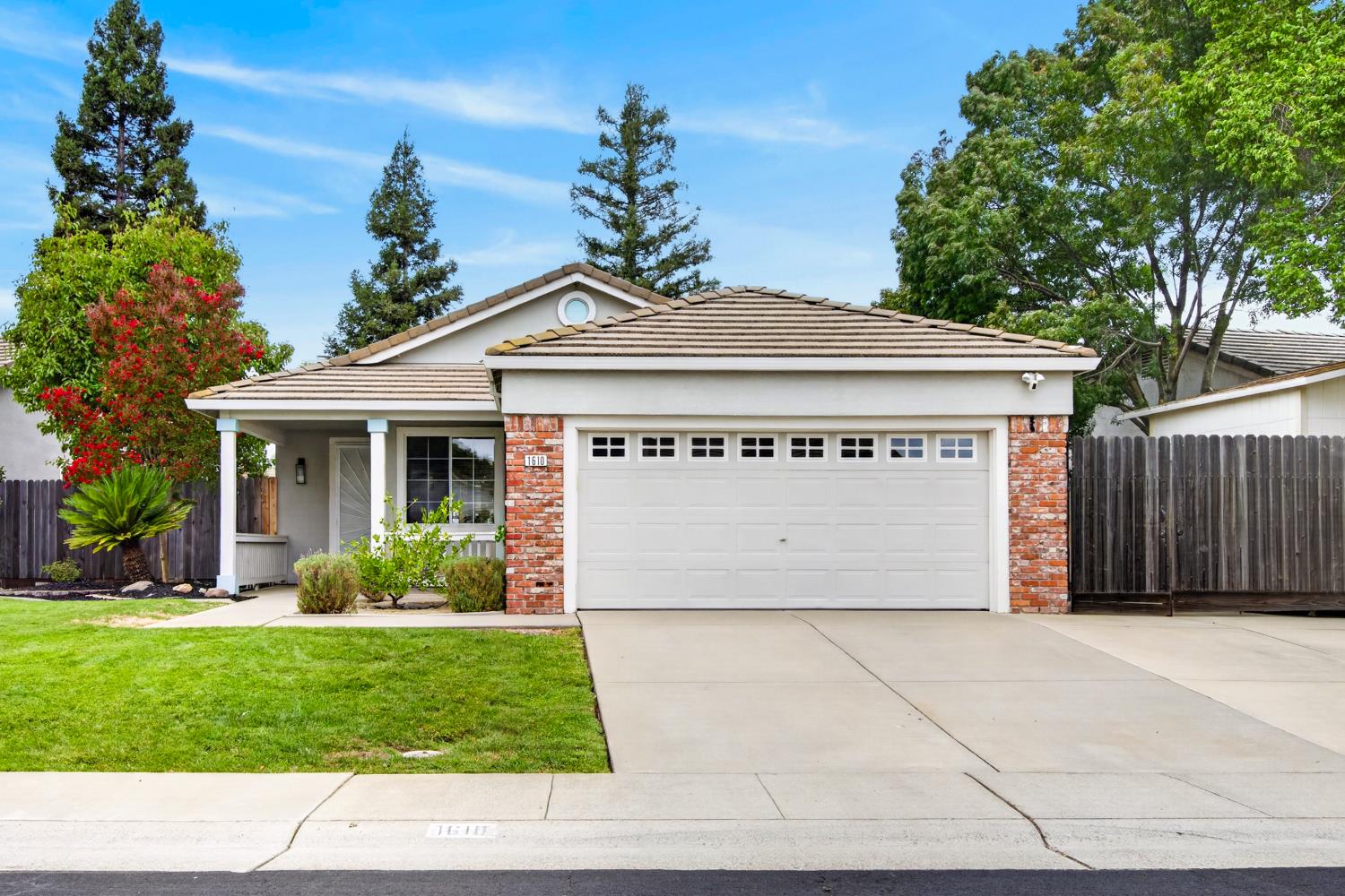 1610 Blanchard Dr, Roseville, CA 95747-6413