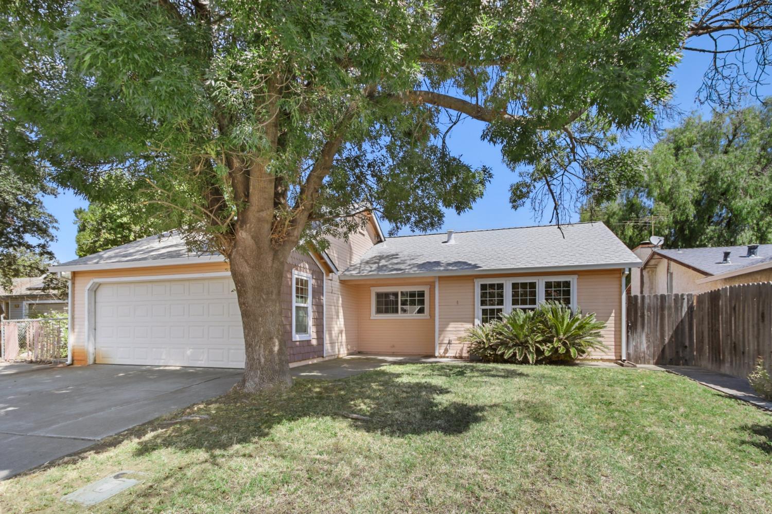 252 Carlsbad Pl, Woodland, CA 95695-5840