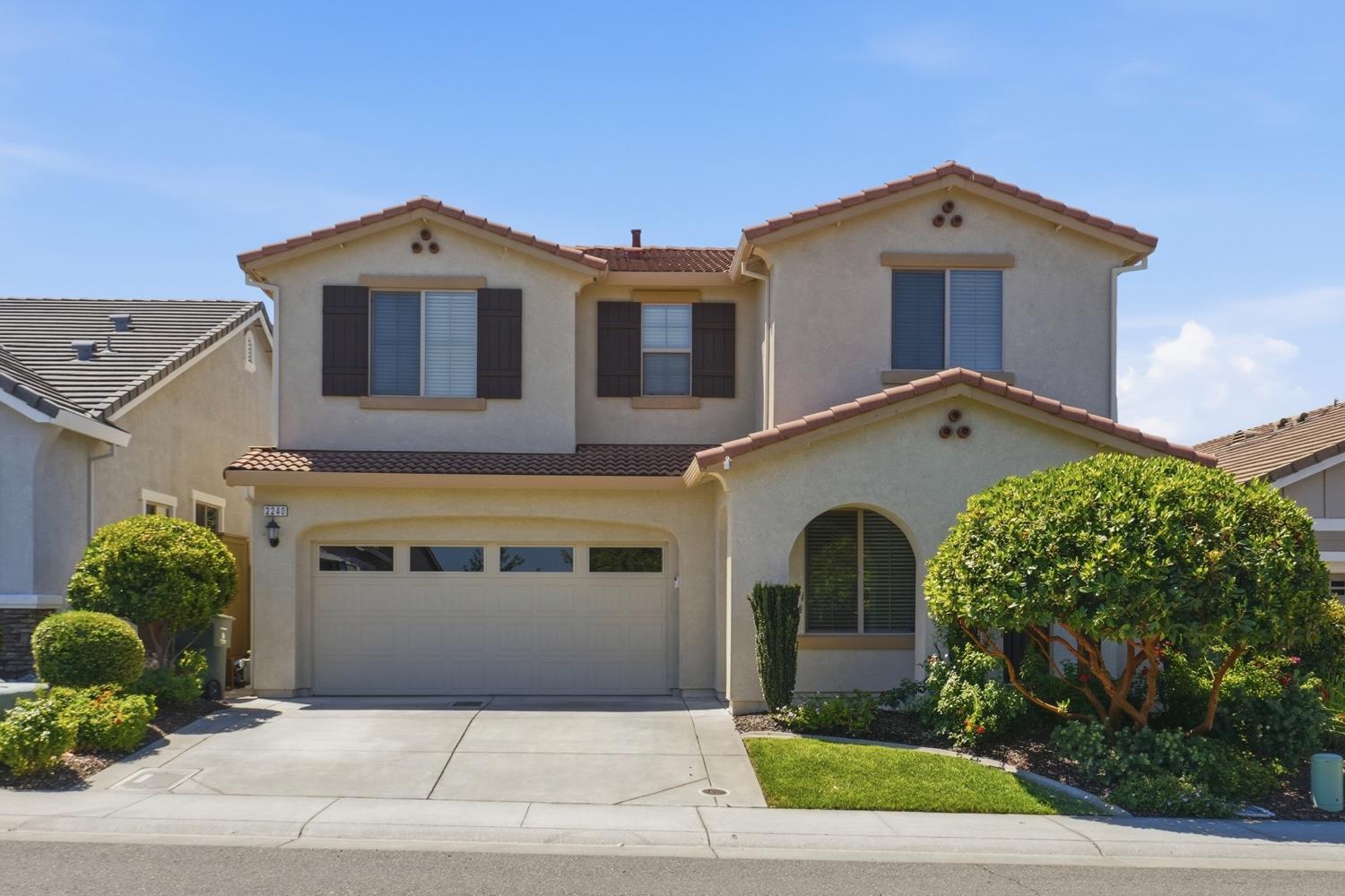 2240 Ranch View Dr, Rocklin, CA 95765-5635