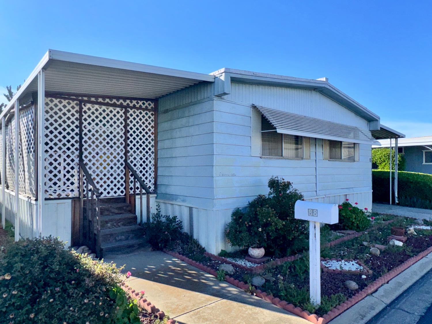 2240 Golden Oak Ln #88, Merced, CA 95341-4303