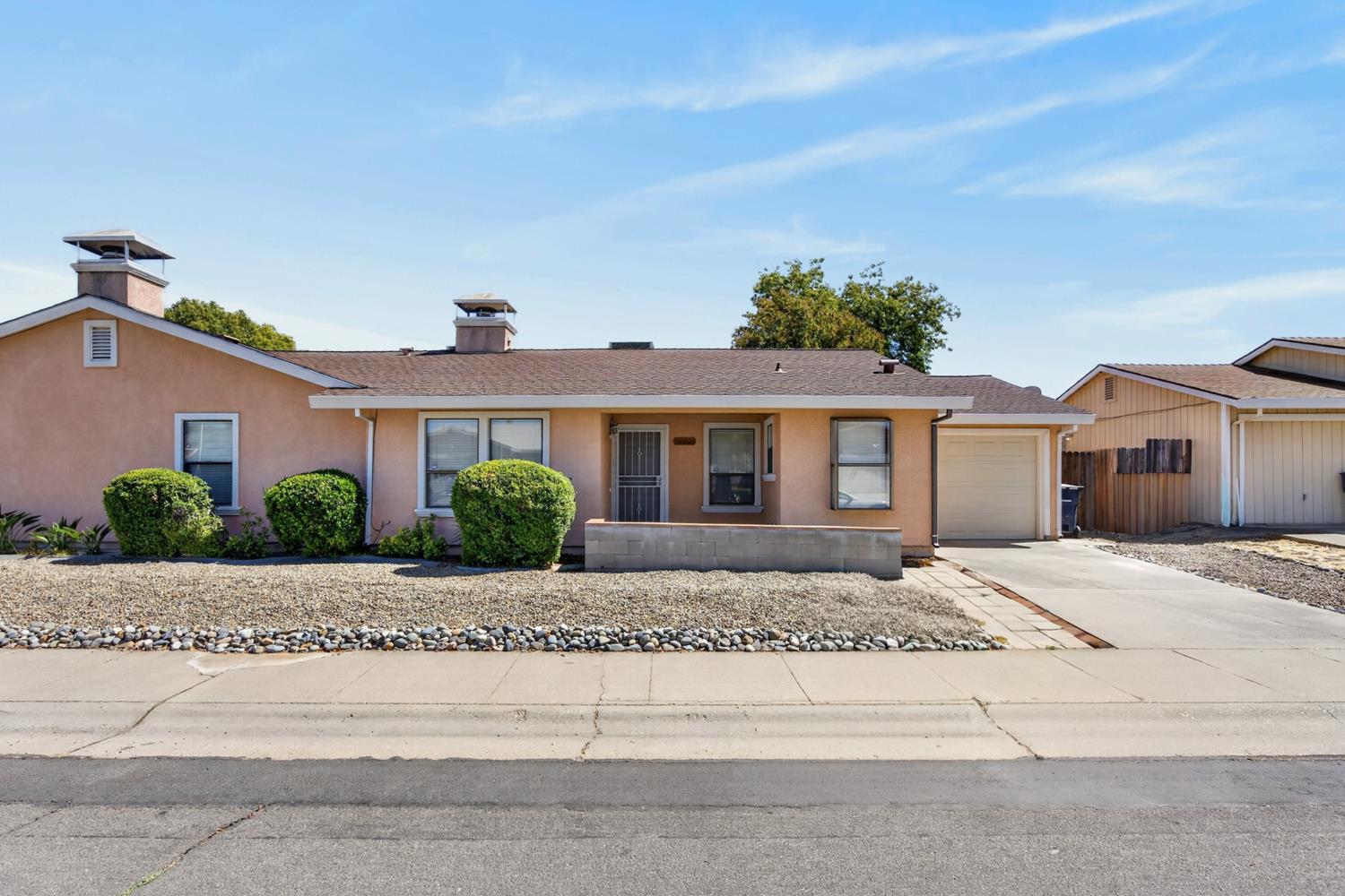 8120 La Almendra Way, Sacramento, CA 95823-5561