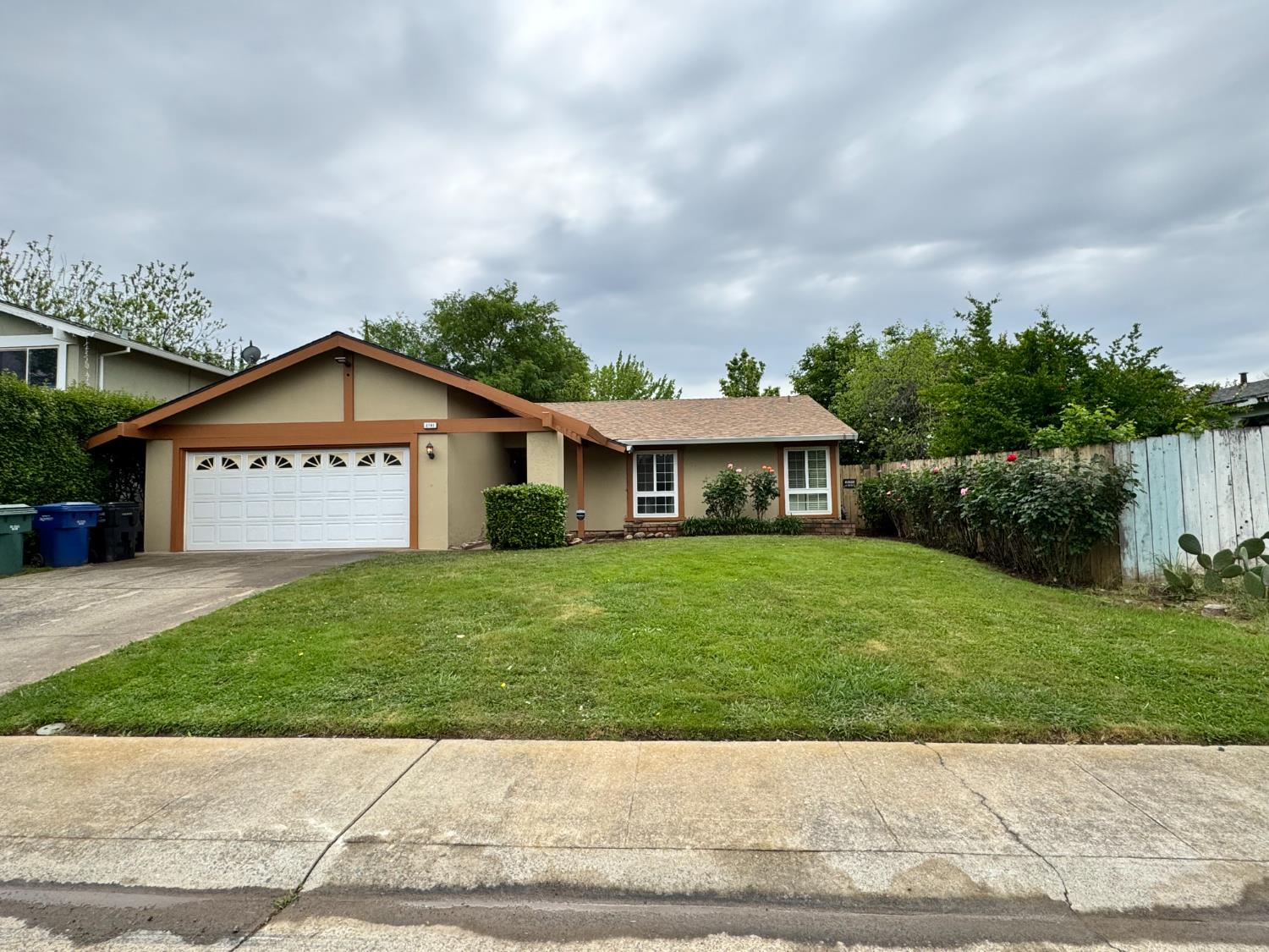 2791 Bradshaw Rd, Sacramento, CA 95827-1337