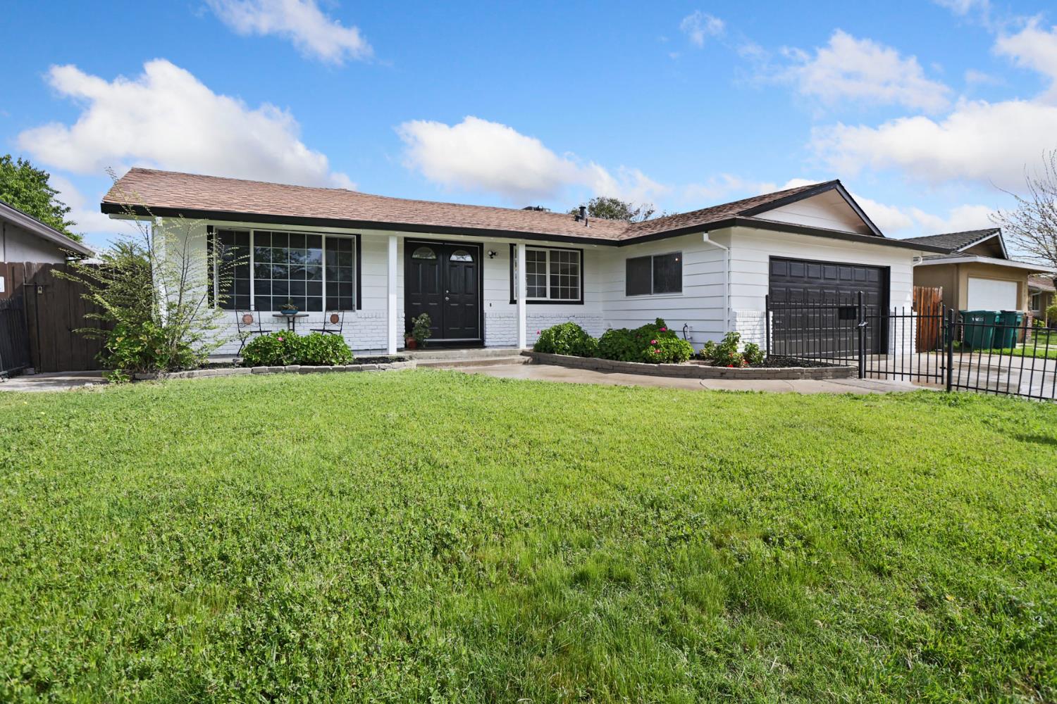 8734 Hermosa Ct, Stockton, CA 95210-1215