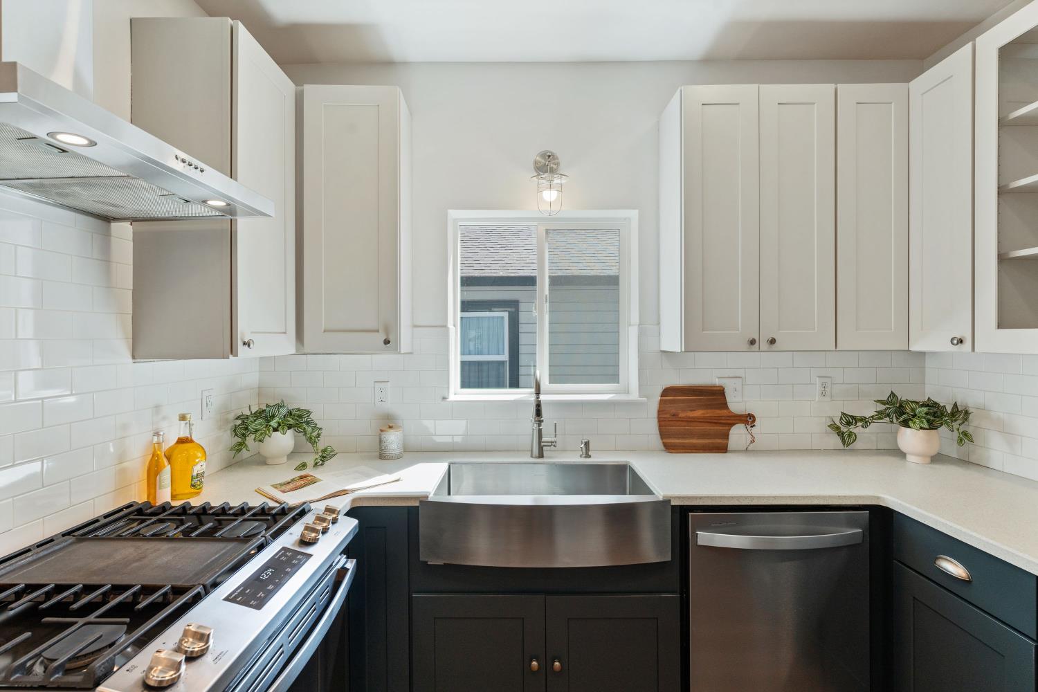 2010 X St, Sacramento, CA 95818-2422