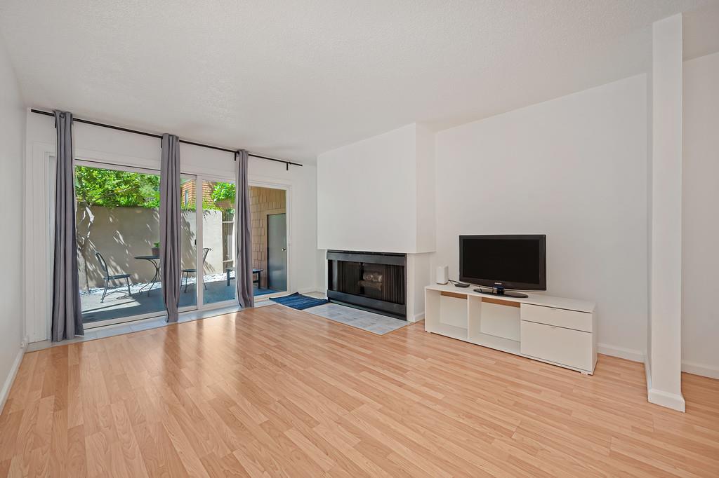 724 Woodside Lane East #6, Sacramento, CA 95825-4327