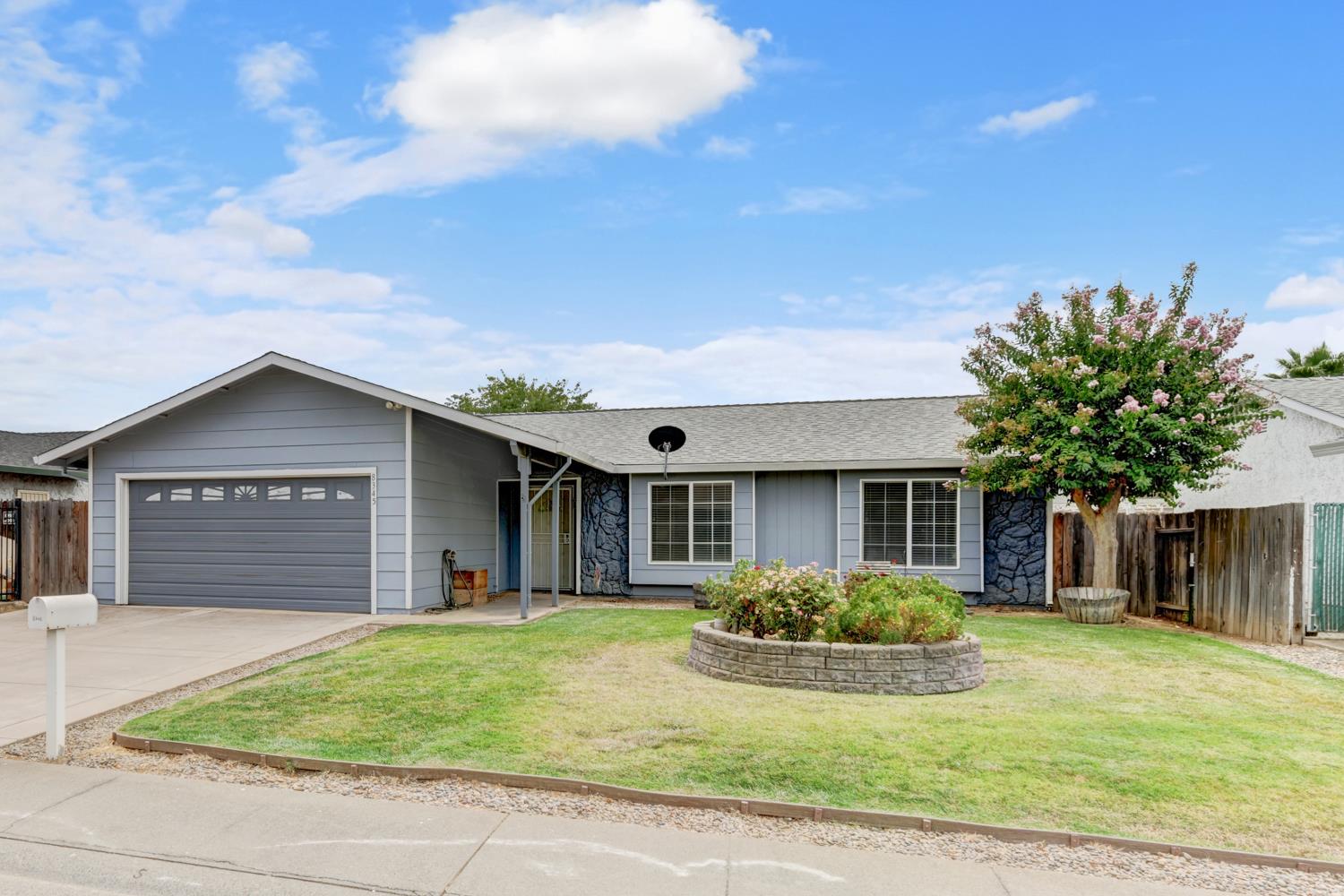 8345 Southfields Cir, Sacramento, CA 95828-4924