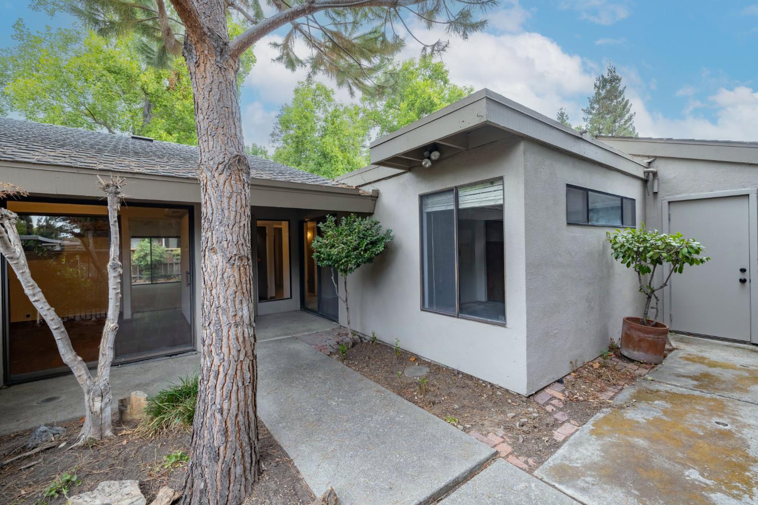 3555 Appleton Way, Stockton, CA 95219-3648