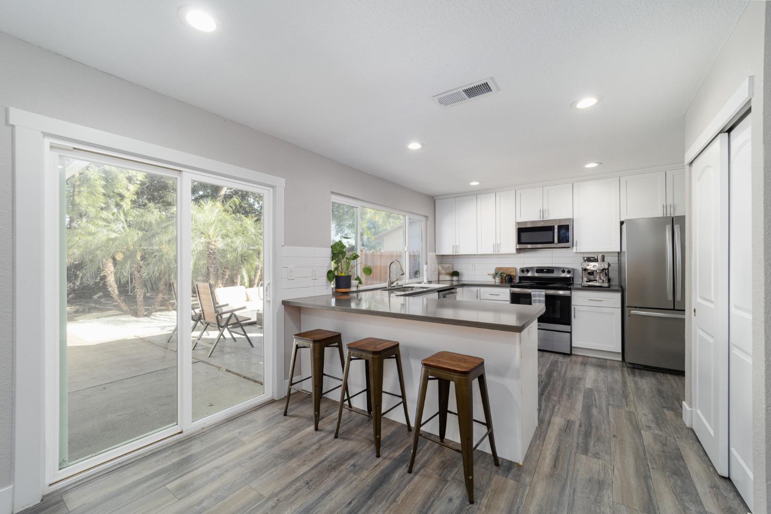 10220 Rockingham Dr, Sacramento, CA 95827-2454