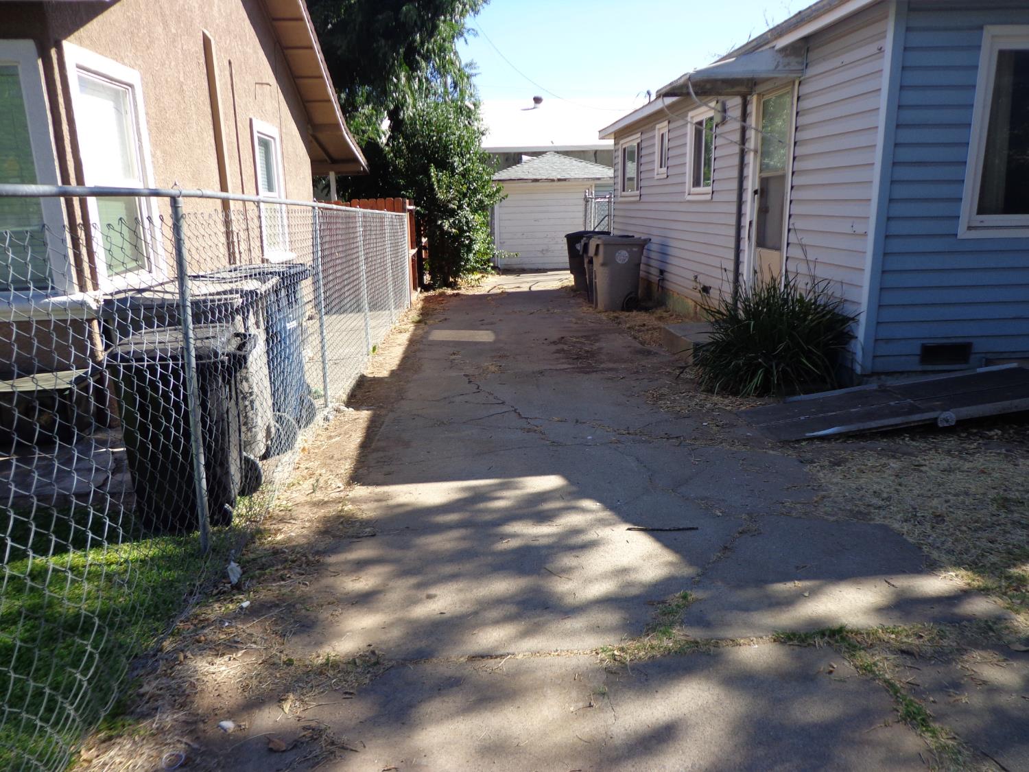 910 Calvados Ave, Sacramento, CA 95815-3206