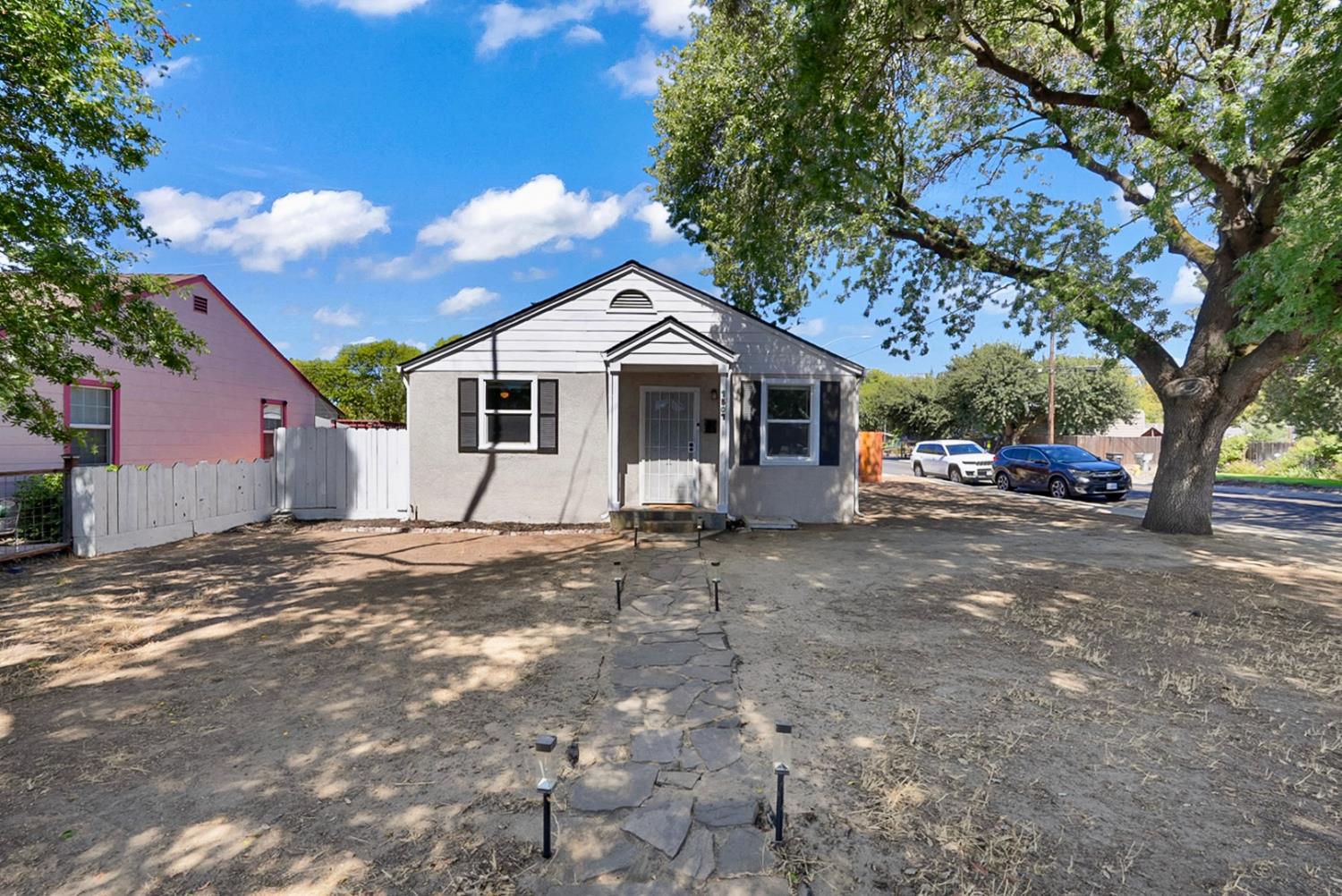 1501 Pearl St, Modesto, CA 95350-3801