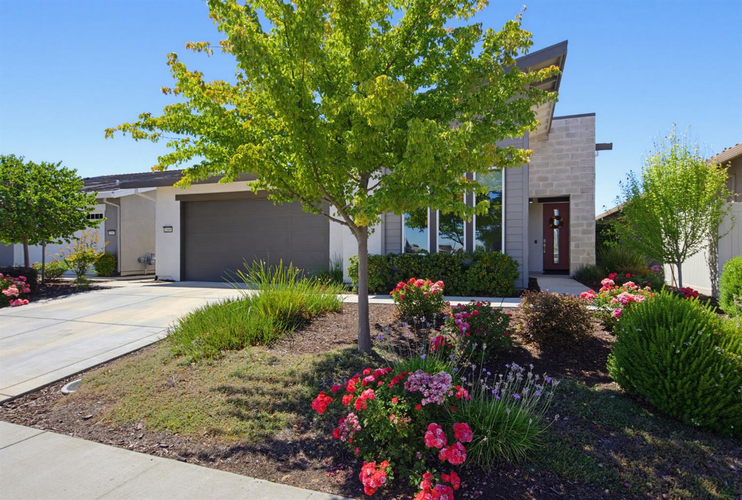 2305 Overjoy Ln, Roseville, CA 95747-8392
