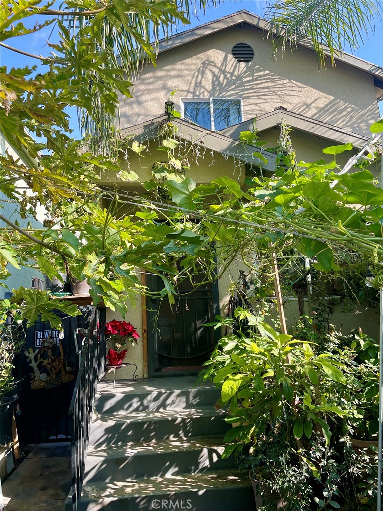 6558 S Van Ness