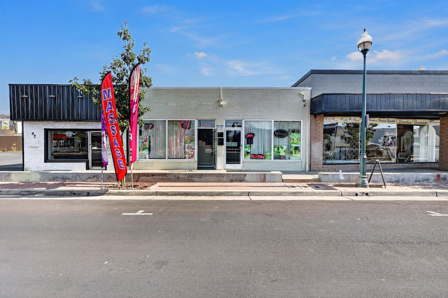 43 W Main St, Merced, CA 95340-4928