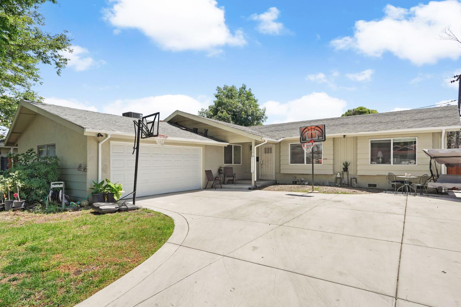 310 Berrendo Ln, Stockton, CA 95207