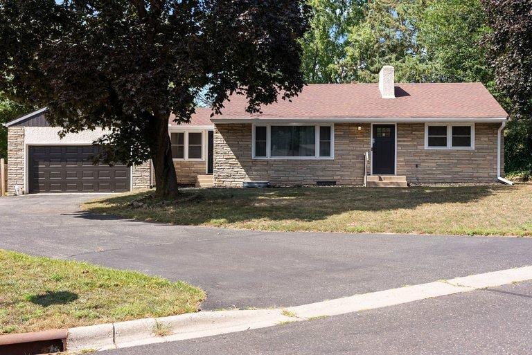 1689 Edgemont Street, Maplewood, MN 55117