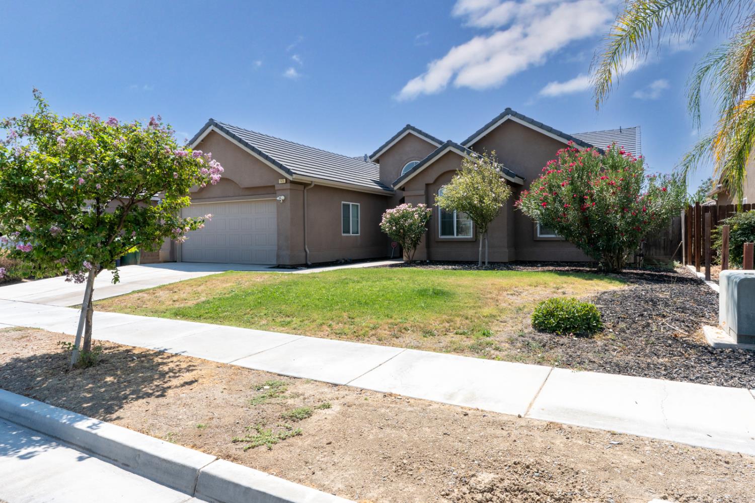 1525 Greenwich Dr, Los Banos, CA 93635-6503