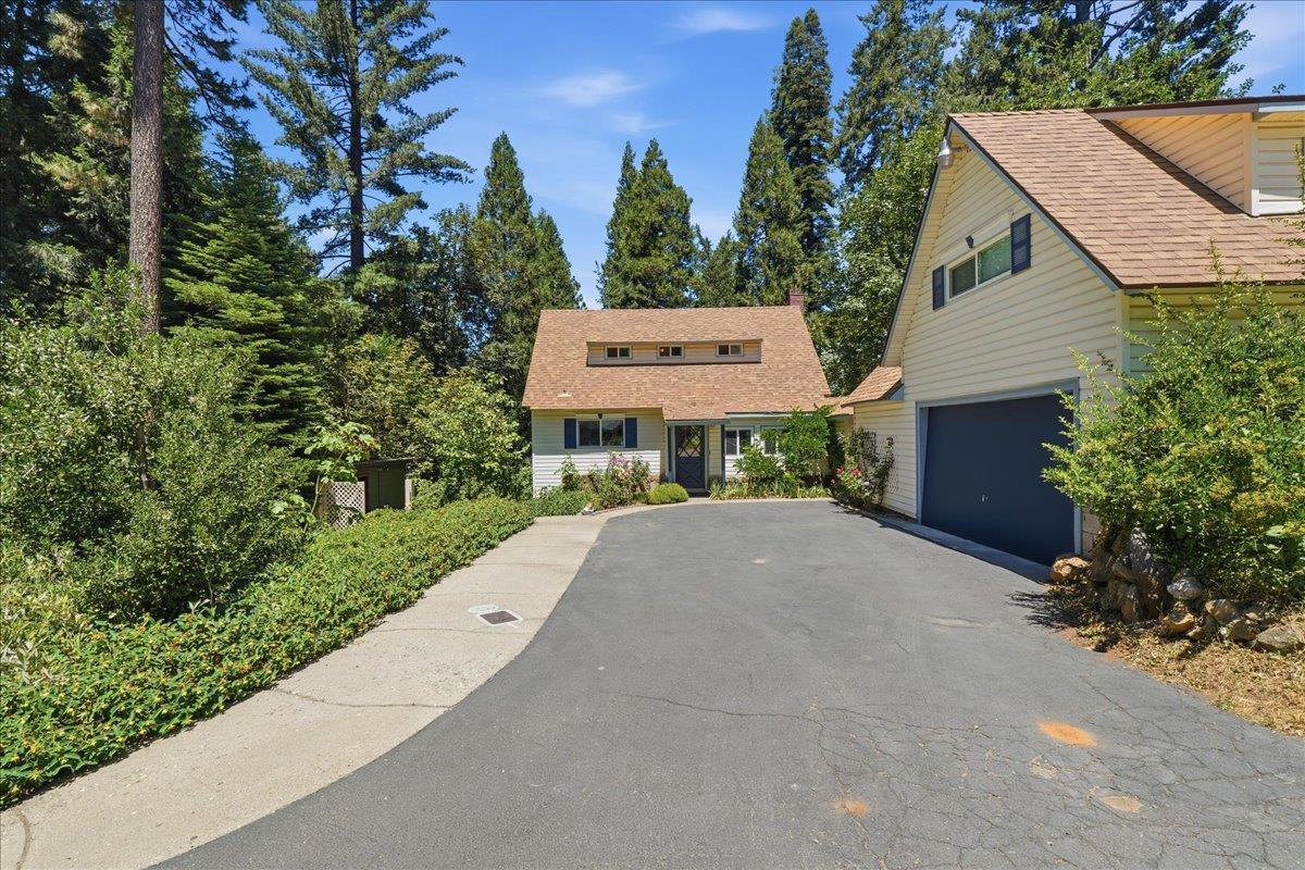 6581 Center View Dr, Pollock Pines, CA 95726