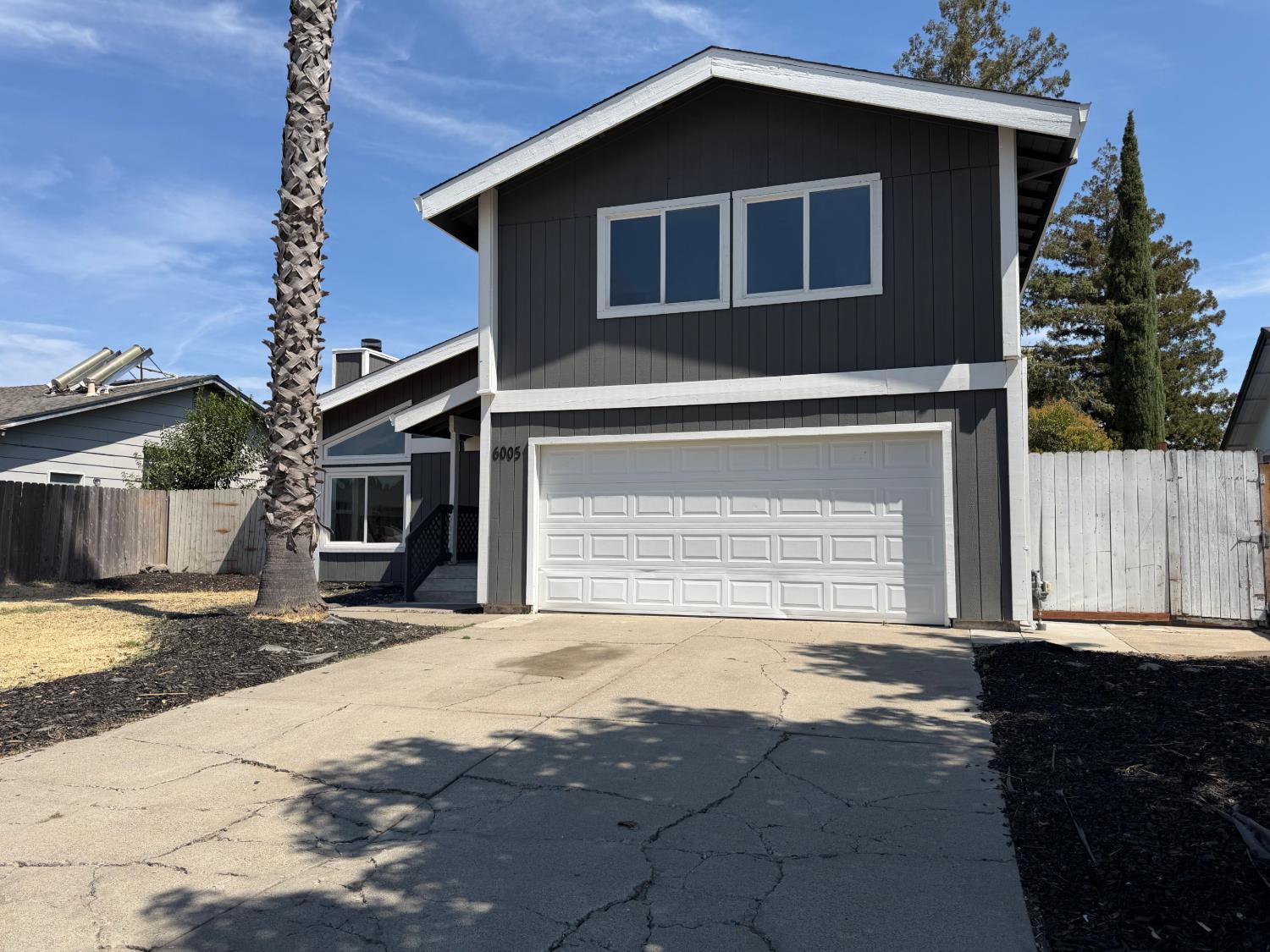 6005 La Castana Way, Sacramento, CA 95823-5622