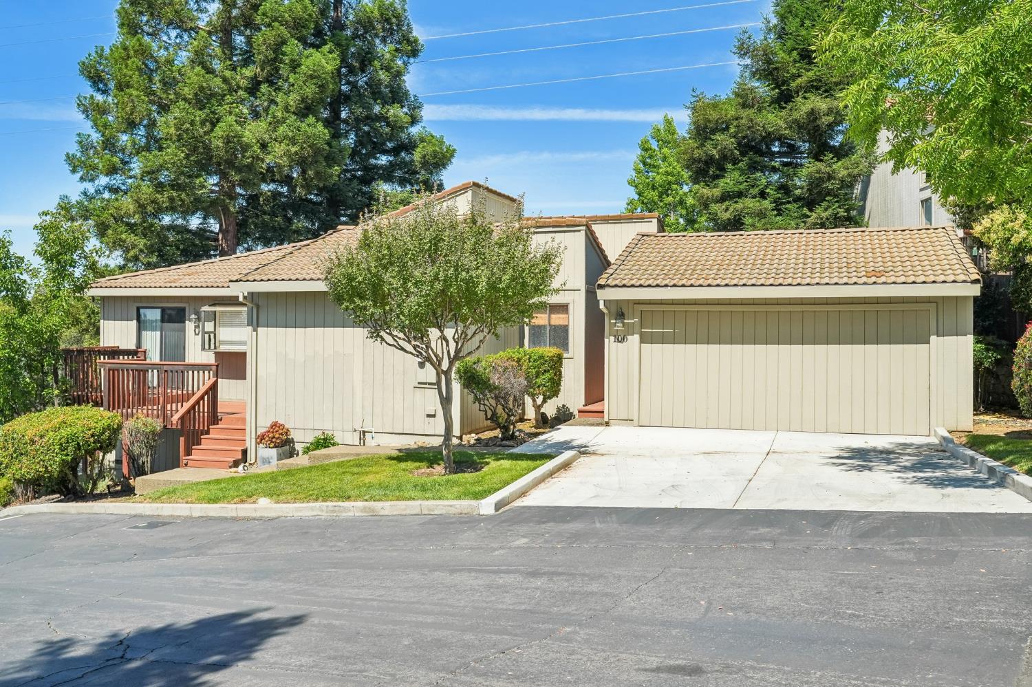 100 Crestridge, Folsom, CA 95630-2108