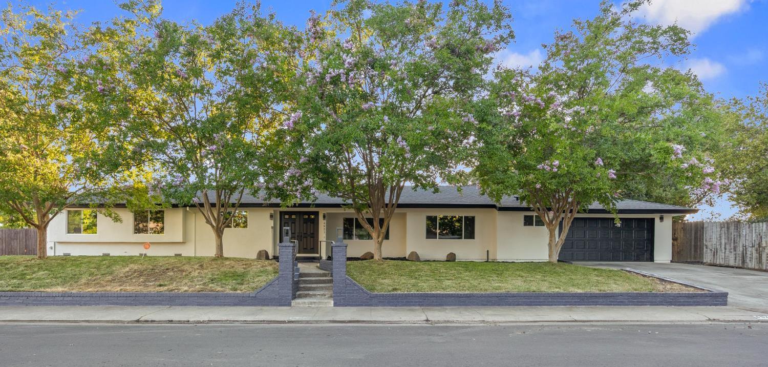 4921 Bowman Oaks Way, Carmichael, CA 95608-3160