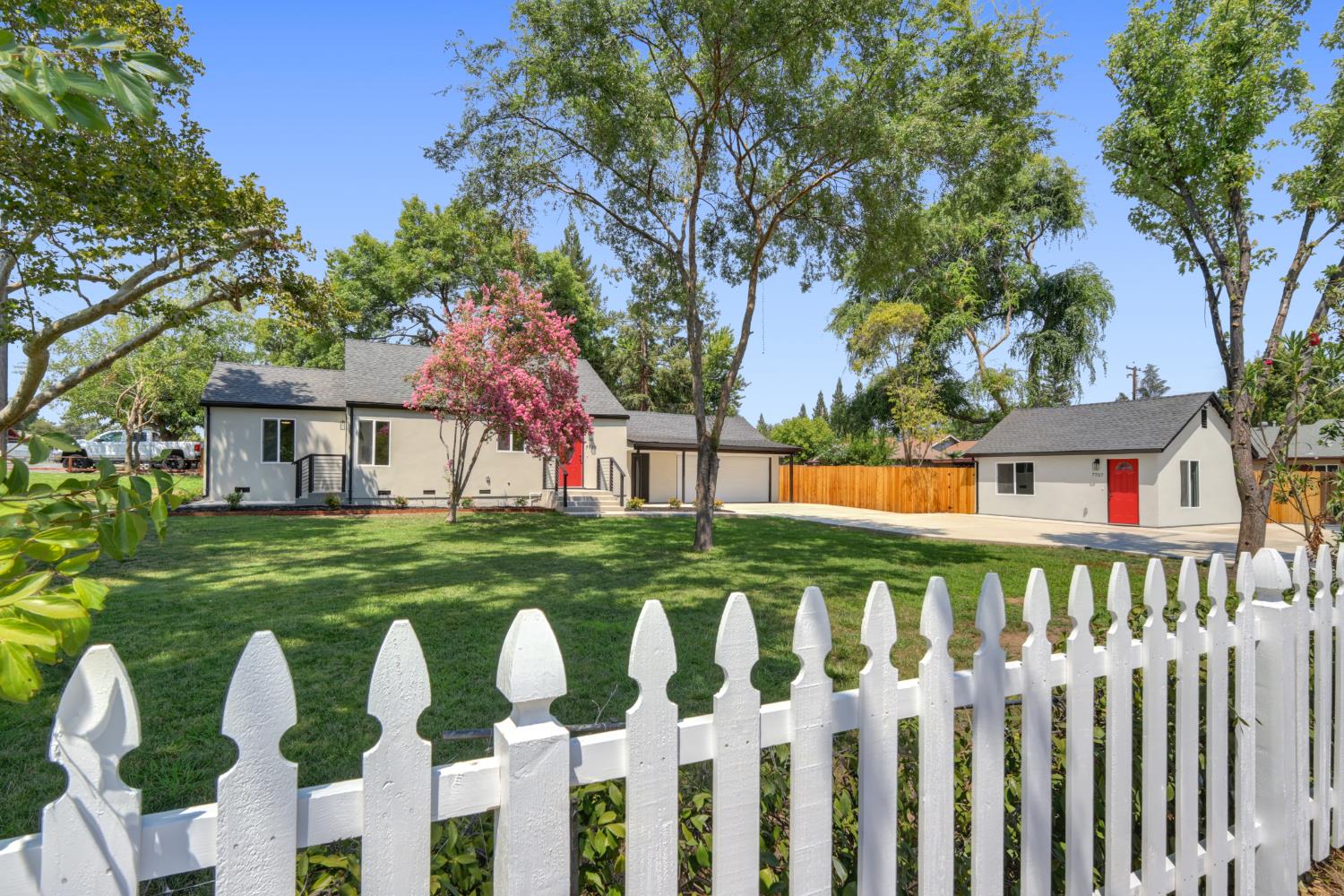 7705-7707 Pine Dr, Citrus Heights, CA 95610-0445