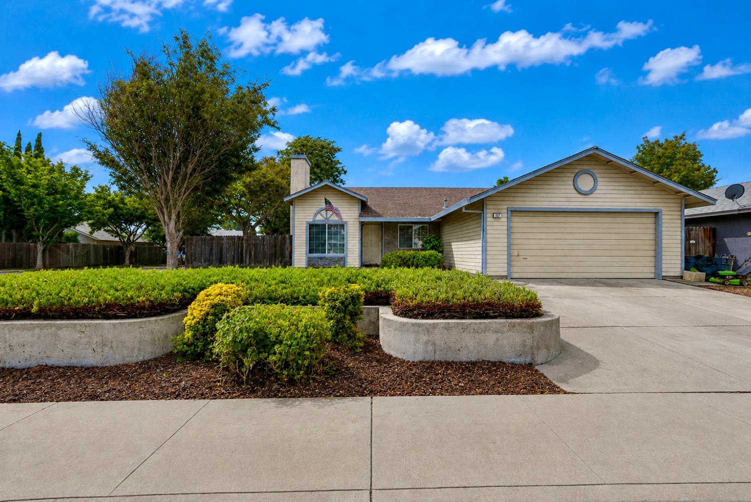 552 Westfield Pl, Patterson, CA 95363-9228