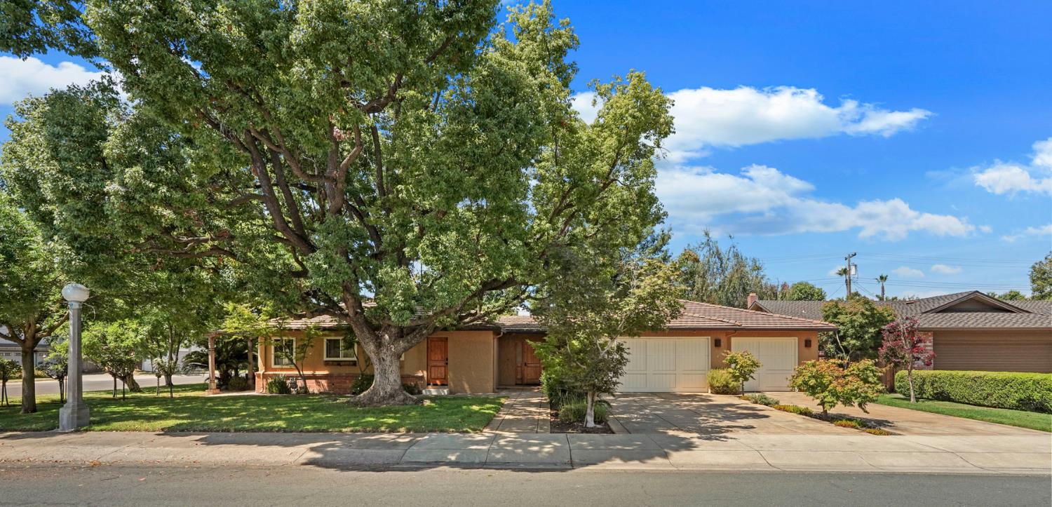 1101 W Oak St, Lodi, CA 95240-2824