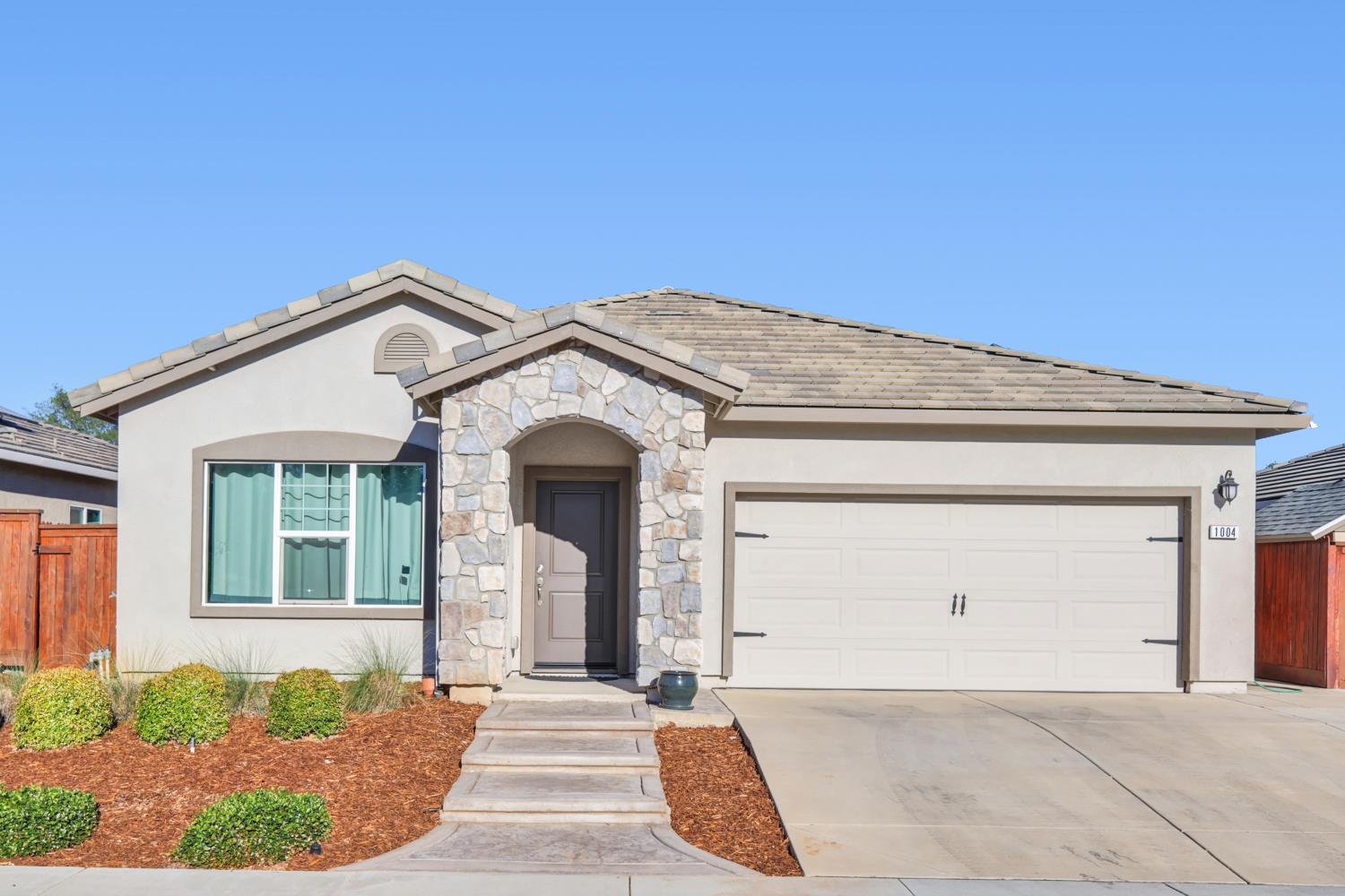1004 Baywood Greens Dr, Ione, CA 95640-7704
