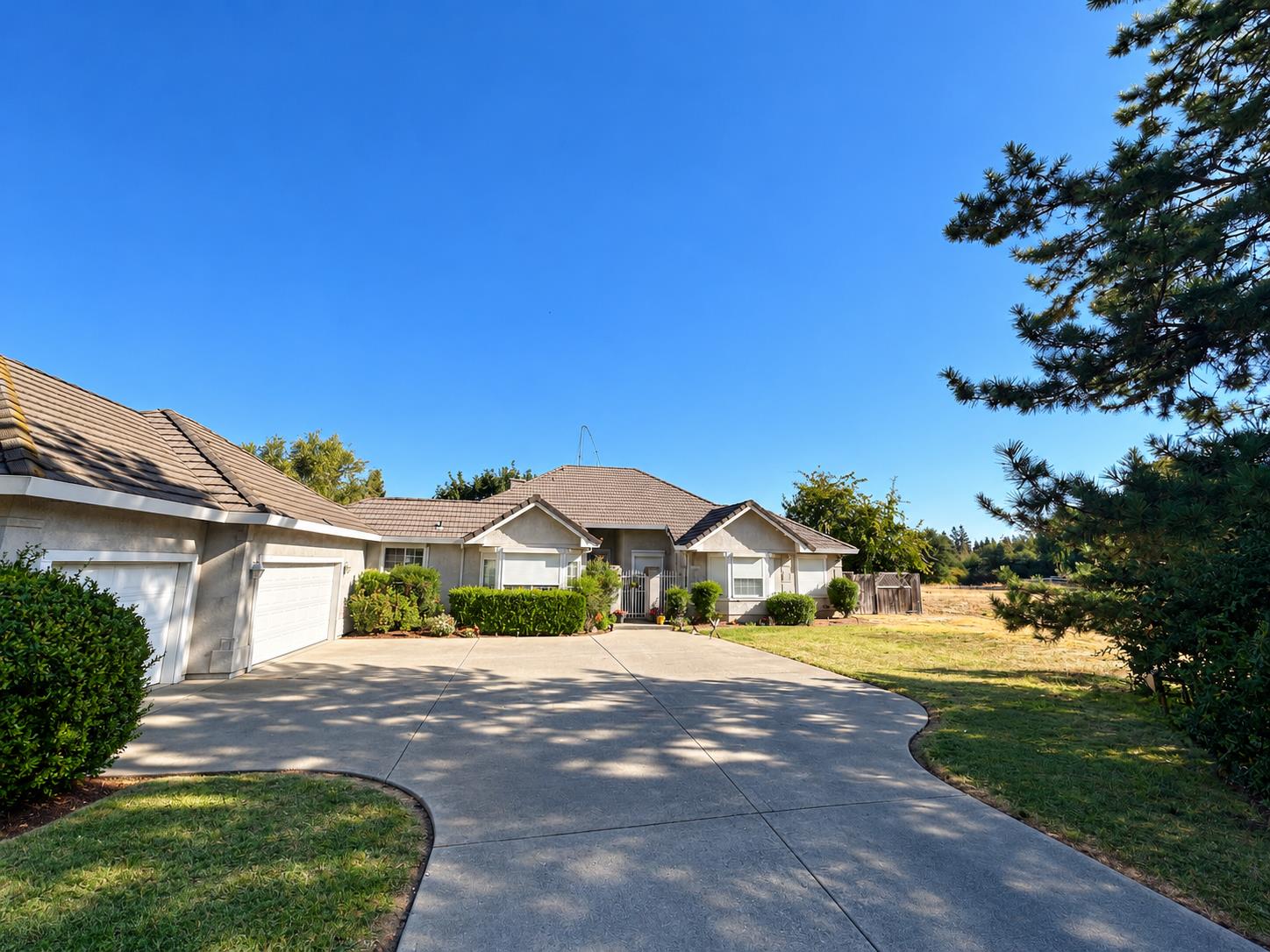 2755 Stony Creek Cir, Acampo, CA 95220