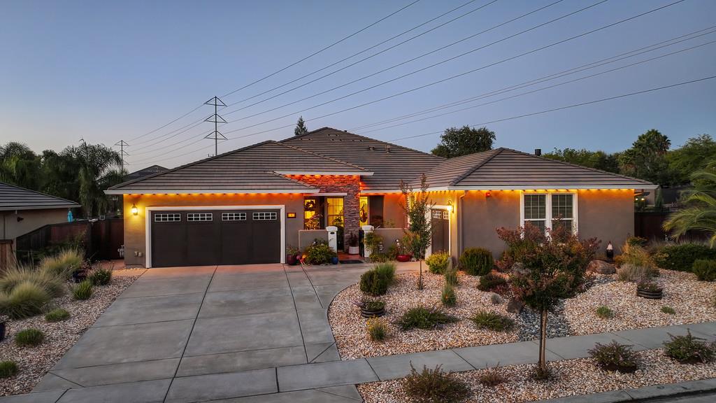 10095 Rio Moon Dr, Roseville, CA 95747-9651