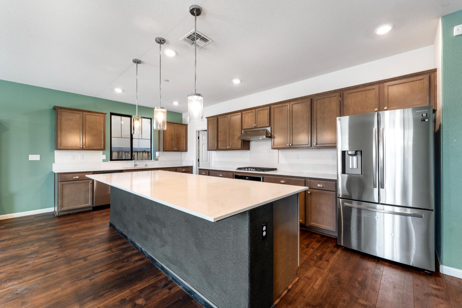 545 Chimes St, Lathrop, CA 95330-8002