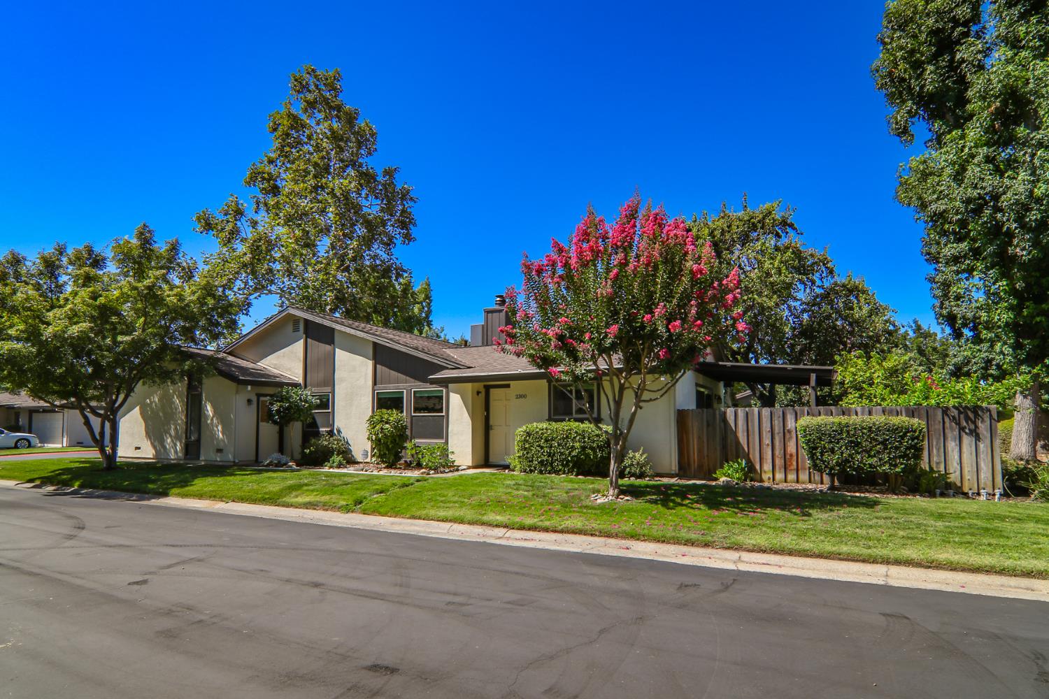 2300 Summerfield Ct, Rancho Cordova, CA 95670-4215