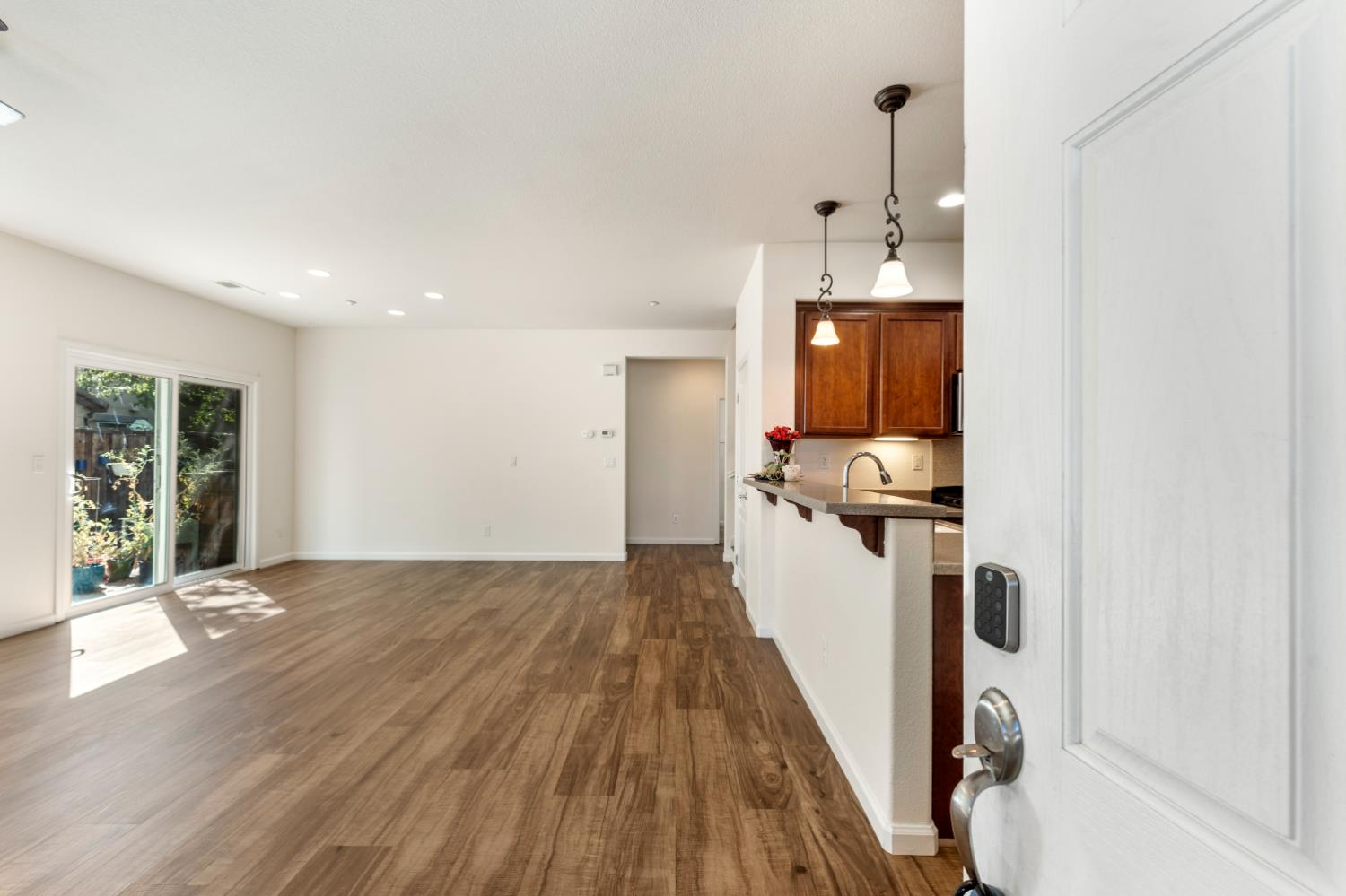24 S Alonsa Ln, Mountain House, CA 95391-3039