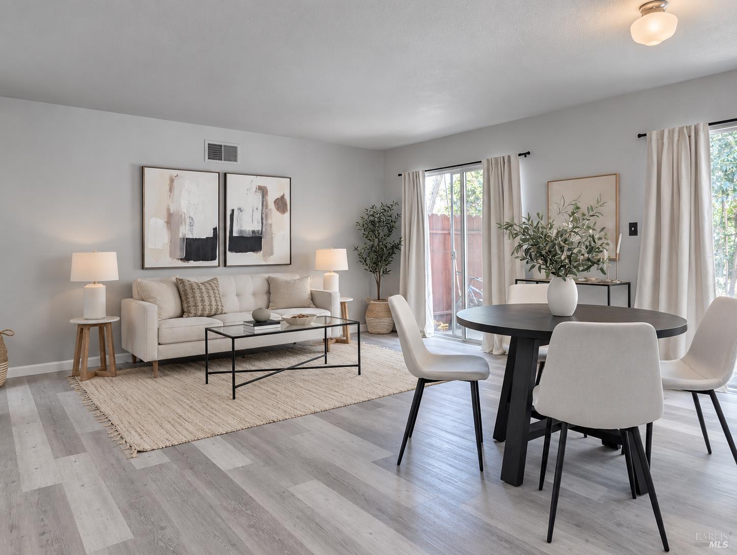 970 El Camino Ave #4, Vacaville, CA 95688-5351