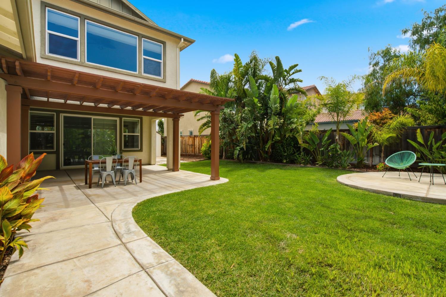 3943 Summit Dr, Tracy, CA 95377-8393