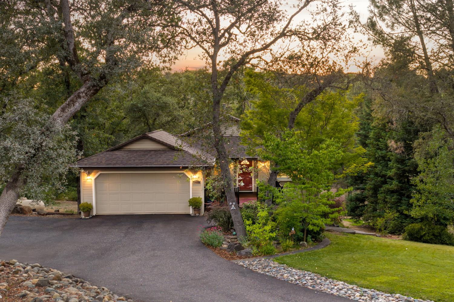 4260 Meadow Glen Rd, Auburn, CA 95602-7418